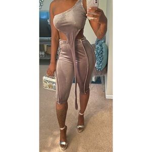 Women’s 2 piece Set .